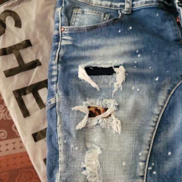 Distressed men shorts - Picture 5 of 6